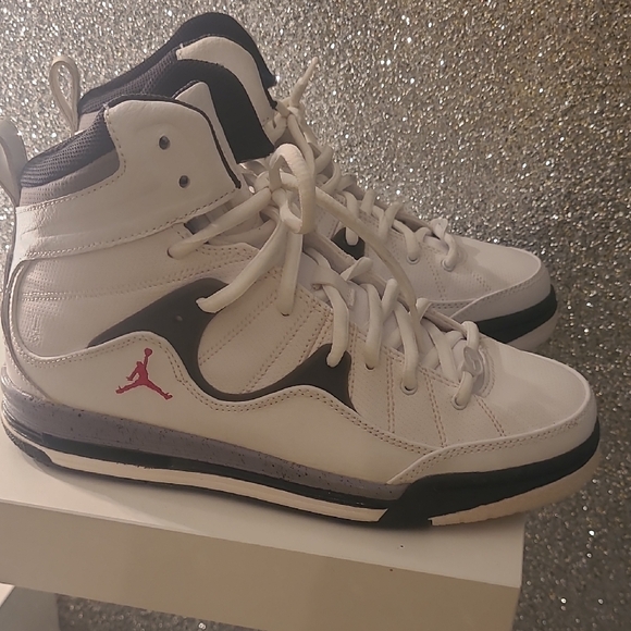 Nike AIR Jordan Flight TR 97 Men's White and Black Sneakers with Red Accent - Picture 4 of 7